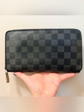 *Authentic* Louis Vuitton - Damier Graphite Large Zippy Organizer
